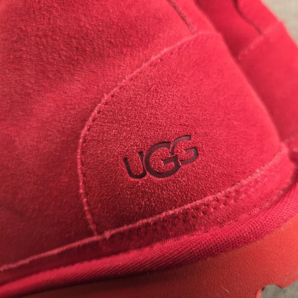 UGG Neumel Samba Red Suede Chukka Boots Mens 9 Shearling Lined Lace Up